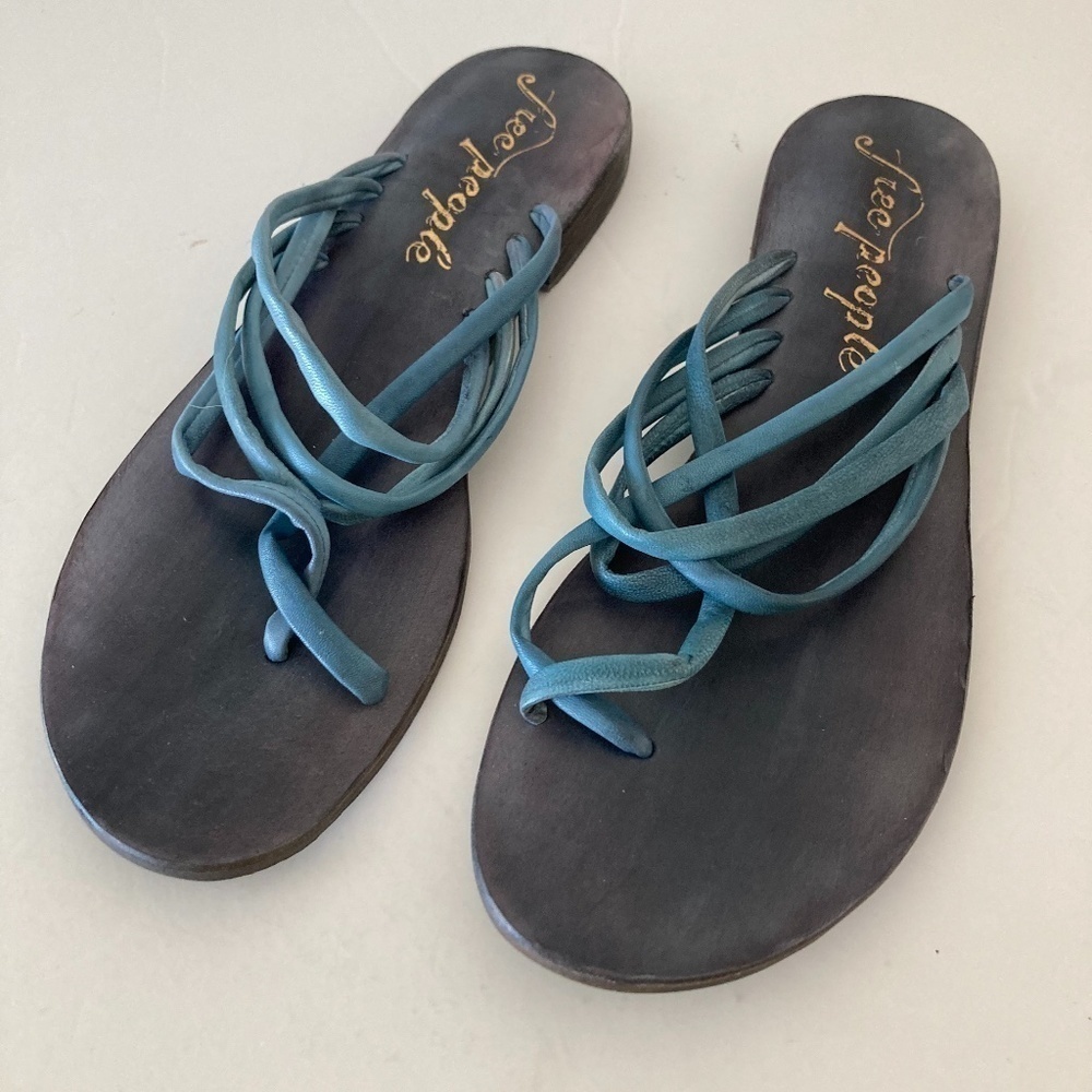 NWOT Free People Kayla Soft Strappy Pool Blue Leather Sandals Sz 39